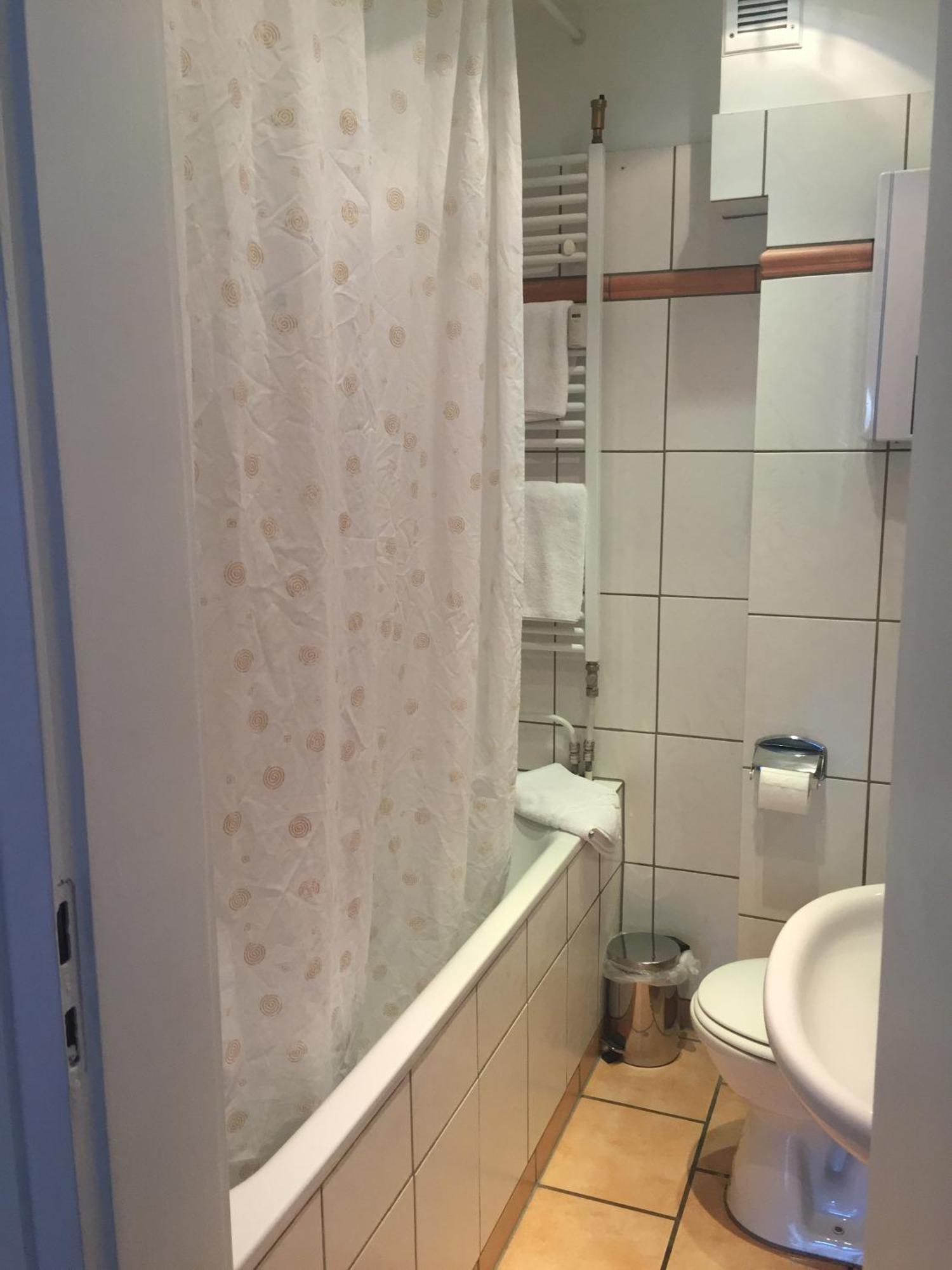 דיסלדורף Barcelona Bed & Breakfast חדר תמונה
